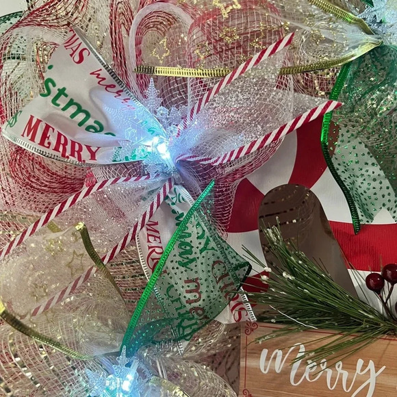 Merry & Bright light up Christmas wreath - Picture 3 of 4